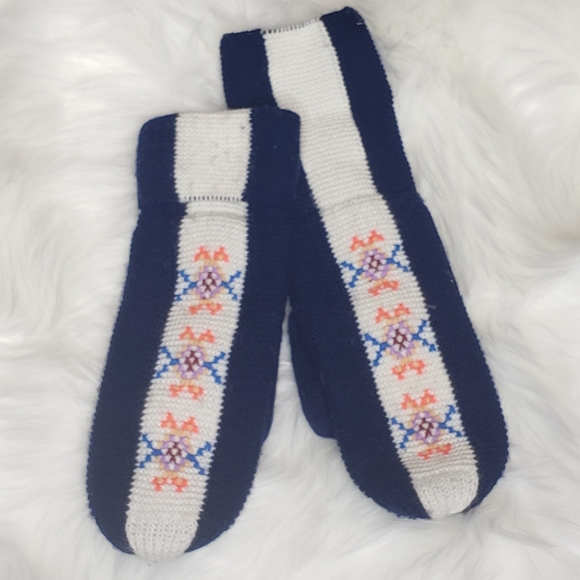 Vintage Nordic Patterned Knit Mittens - Picture 5 of 8